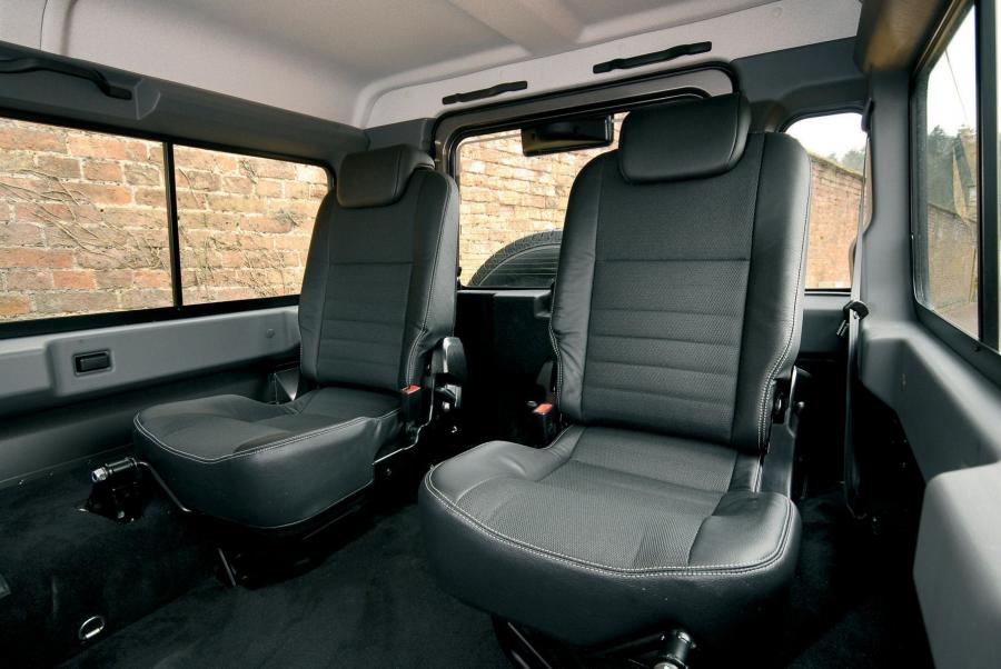  Land Rover Defender 2006 года  (фото 33 из 227)